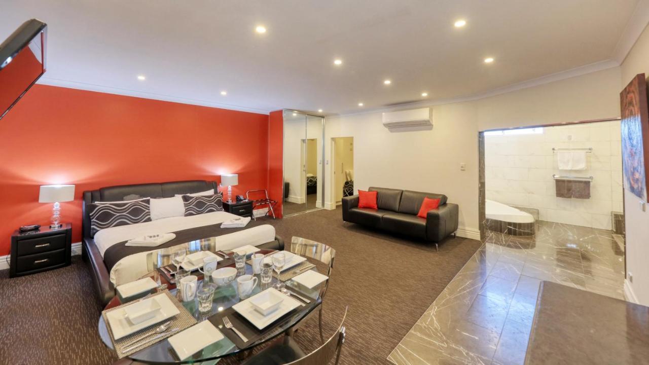 Silver Haven Motor Inn Броукън Хил Екстериор снимка