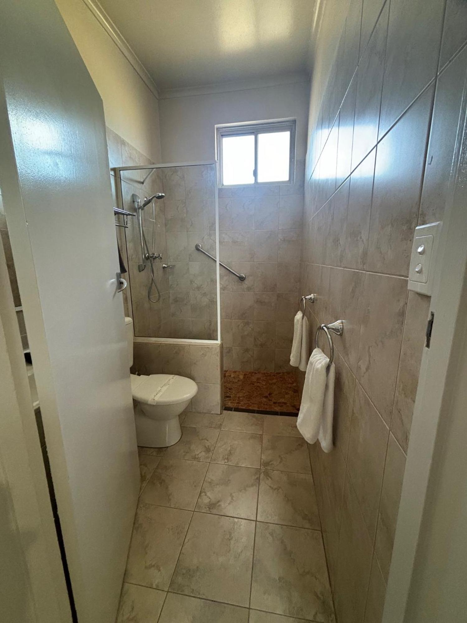 Silver Haven Motor Inn Броукън Хил Екстериор снимка