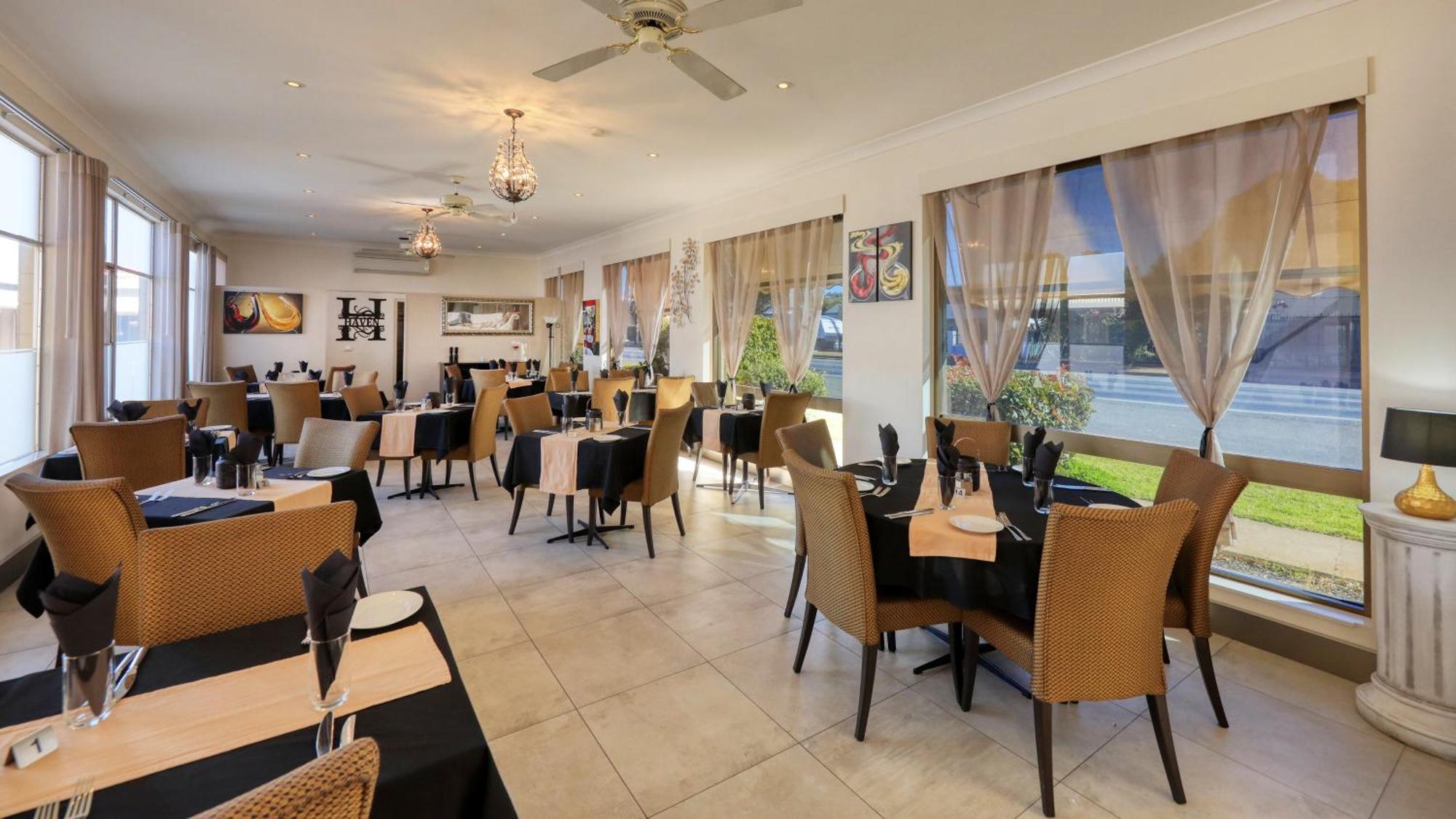 Silver Haven Motor Inn Броукън Хил Екстериор снимка