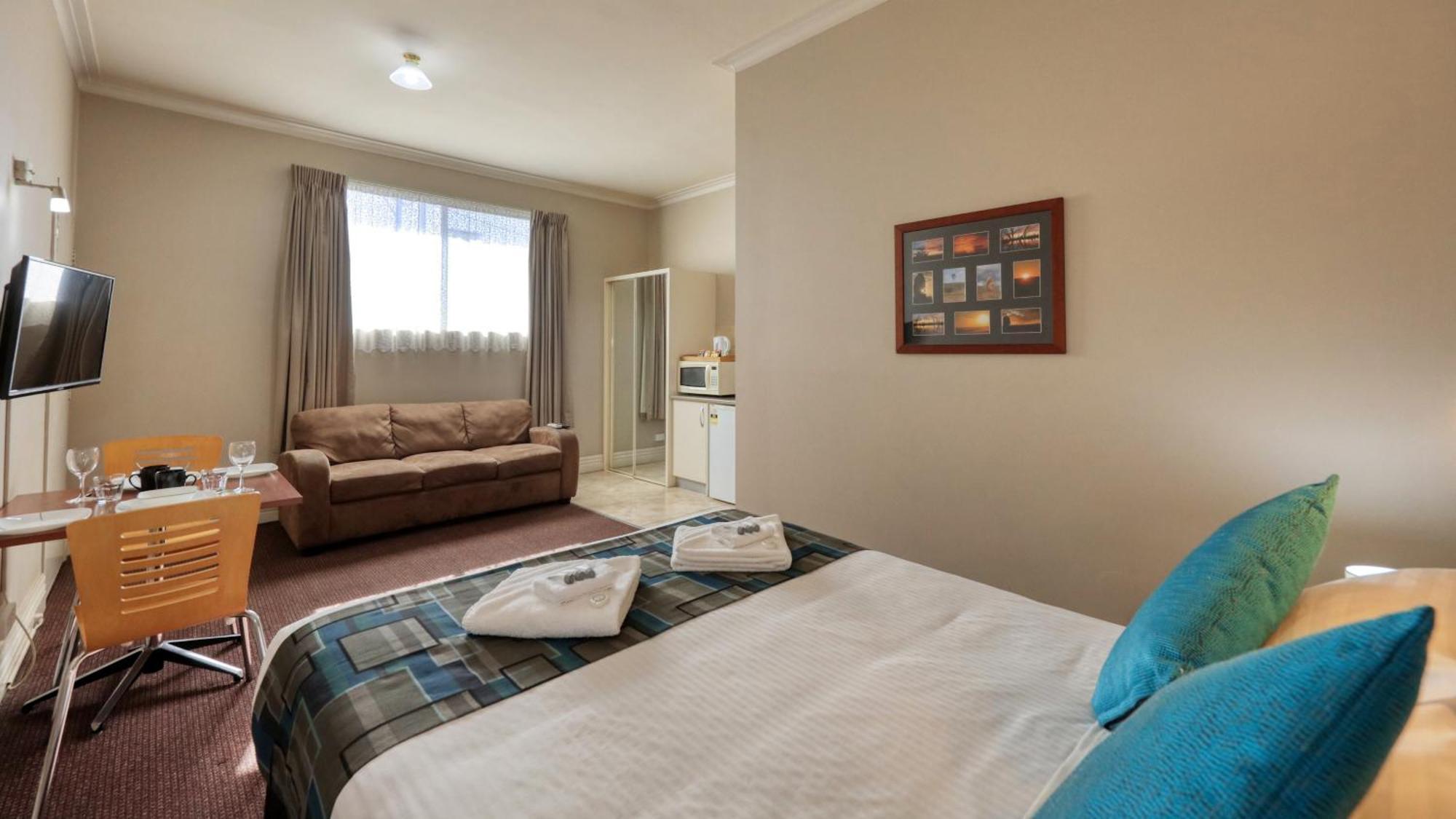 Silver Haven Motor Inn Броукън Хил Екстериор снимка