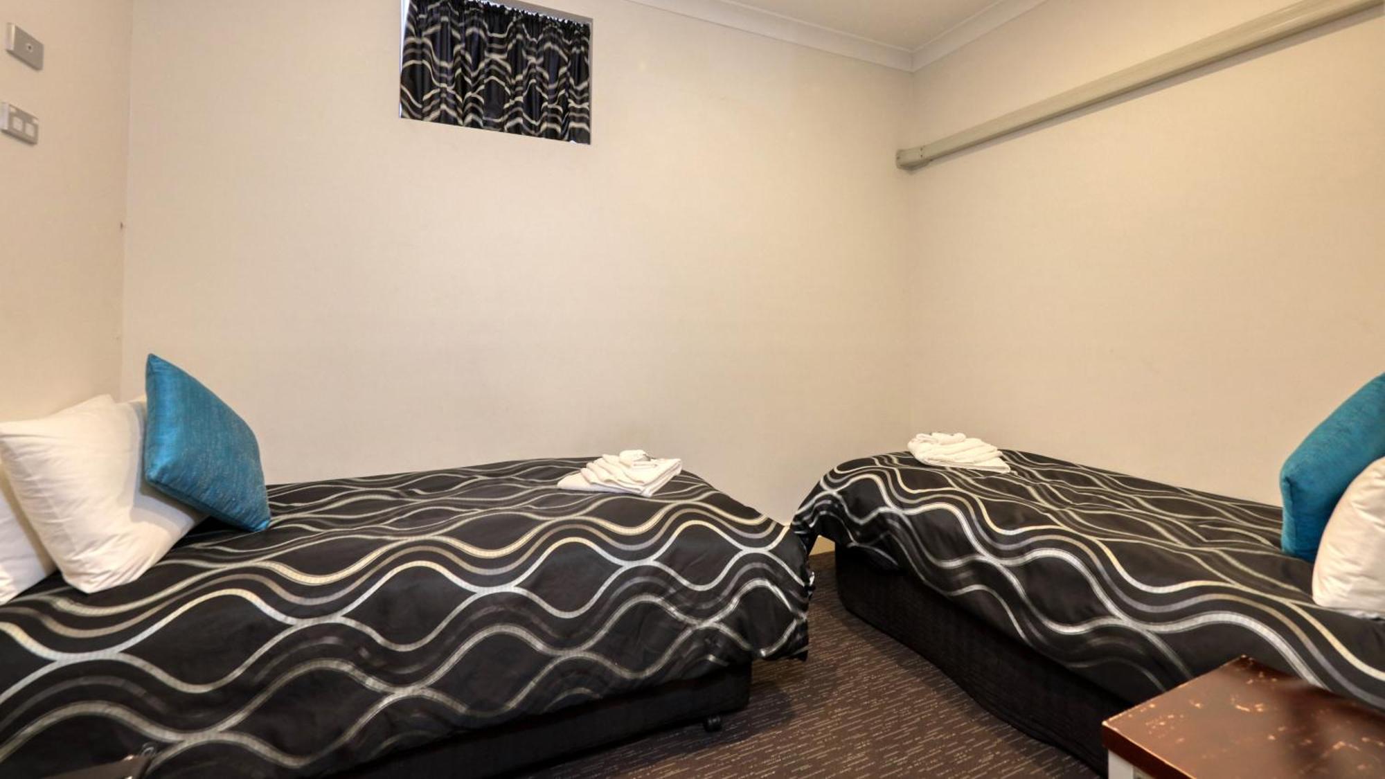 Silver Haven Motor Inn Броукън Хил Екстериор снимка