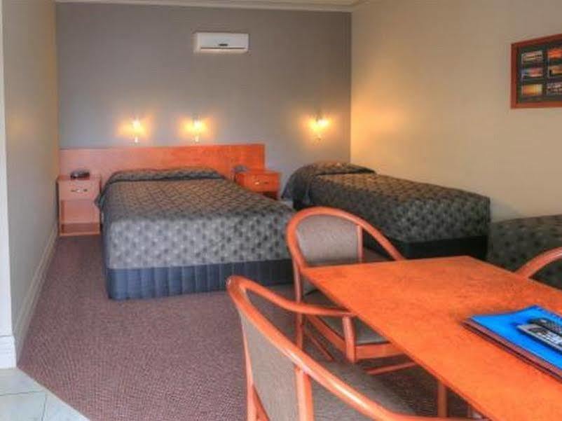 Silver Haven Motor Inn Броукън Хил Екстериор снимка