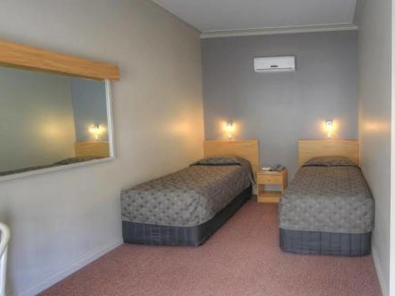 Silver Haven Motor Inn Броукън Хил Екстериор снимка