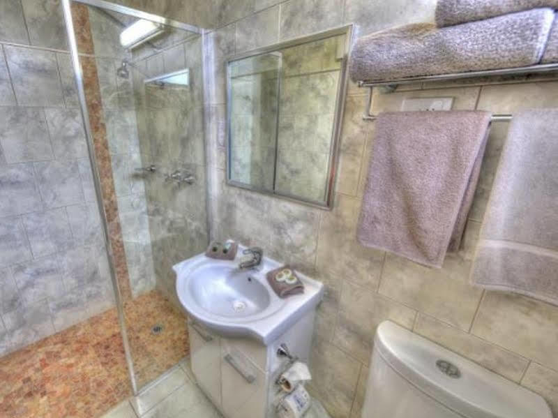 Silver Haven Motor Inn Броукън Хил Екстериор снимка