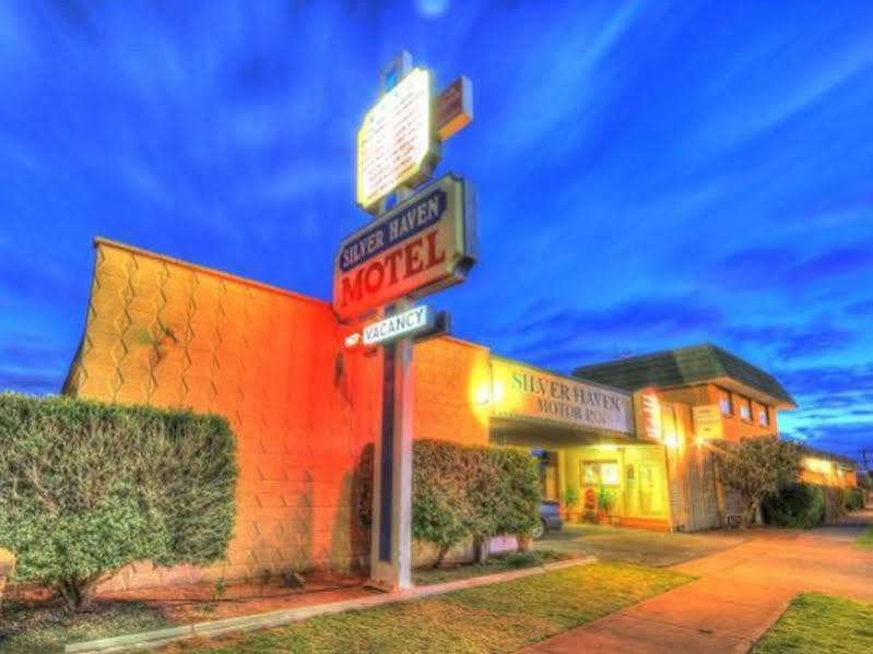Silver Haven Motor Inn Броукън Хил Екстериор снимка